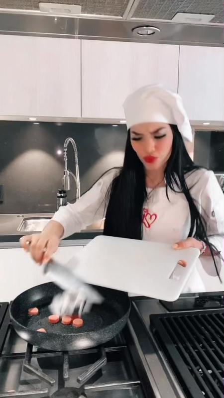 Video de TikTok de @kimberly.loaiza con el sonido Breakfast Challenge Song (Slowly)