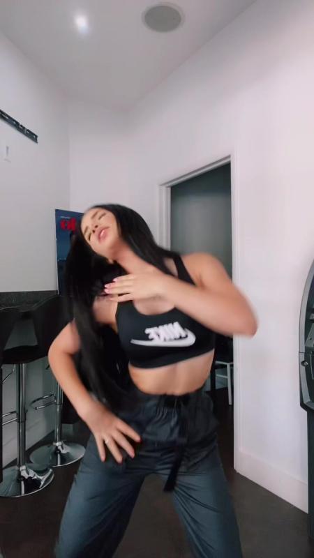 TikTok video by @kimberly.loaiza using the sound La Old Skul