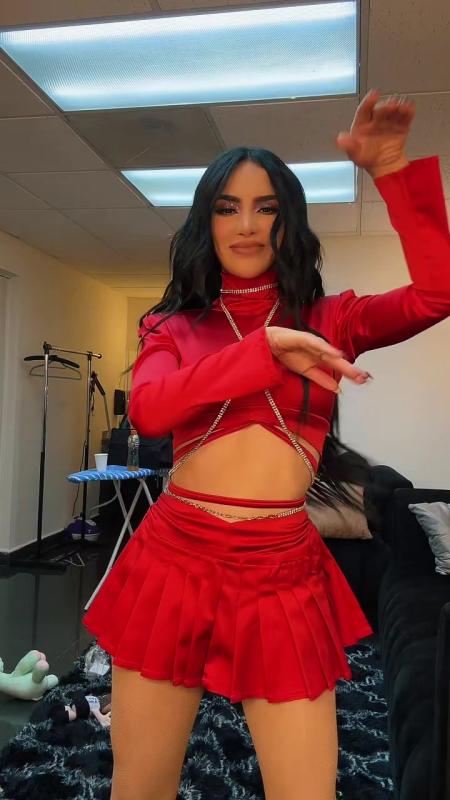 TikTok video by @kimberly.loaiza using the sound 2 Hielos