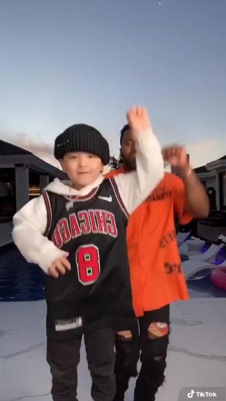 TikTok video by @jasonderulo using the sound Work Out Ahí Mashup