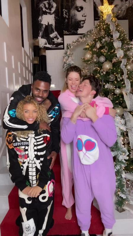 TikTok-Video von @jasonderulo mit dem Sound Love Not War (The Tampa Beat)