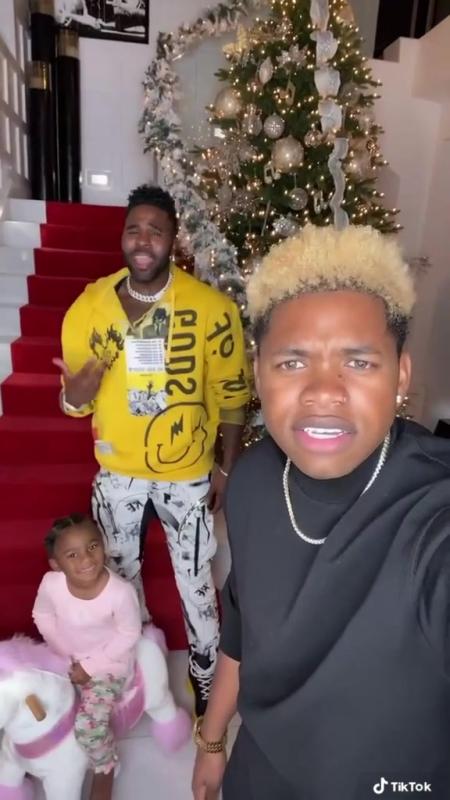 TikTok-Video von @jasonderulo mit dem Sound Love Not War (The Tampa Beat)
