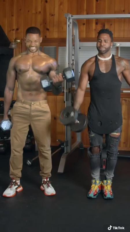 TikTok-Video von @jasonderulo mit dem Sound Love Not War (The Tampa Beat)