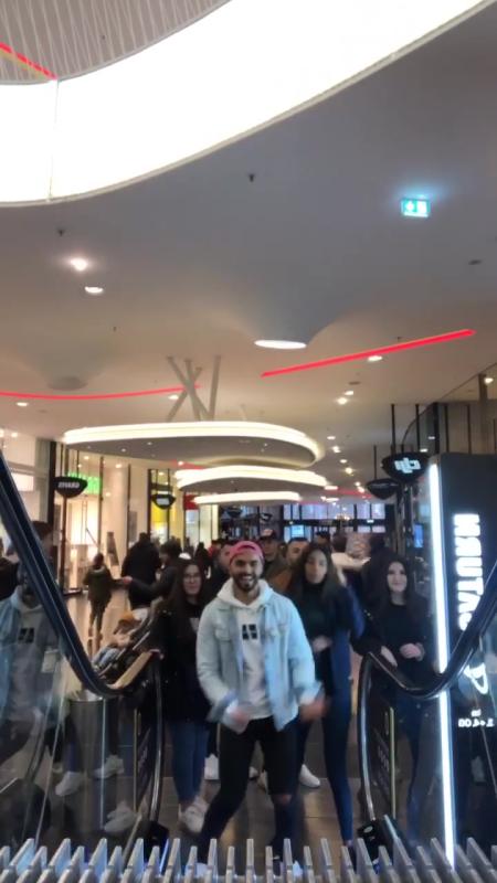 Video de TikTok de @youneszarou con el sonido JOEMAMA