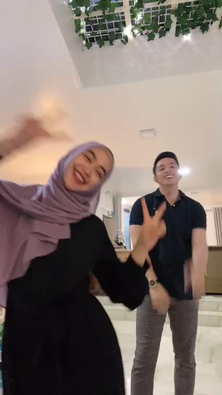 Video de TikTok de @riaricis con el sonido 5 SONGS MASHUP