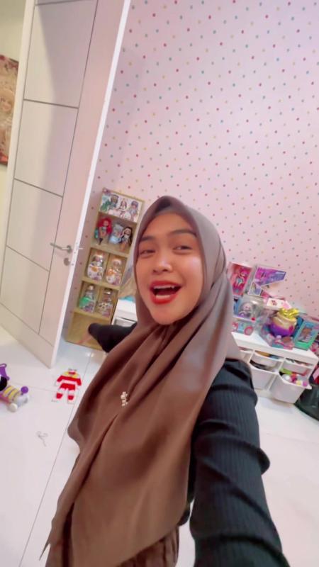 TikTok-Video von @riaricis mit dem Sound Comedy Scenes - Comical, stupid, silly, loose, comical, farce(1295330)