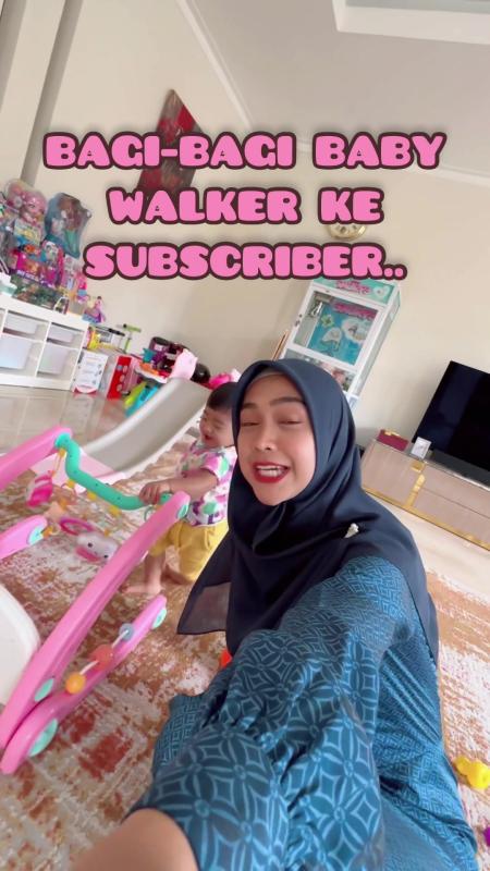 TikTok-Video von @riaricis mit dem Sound Comedy Scenes - Comical, stupid, silly, loose, comical, farce(1295330)