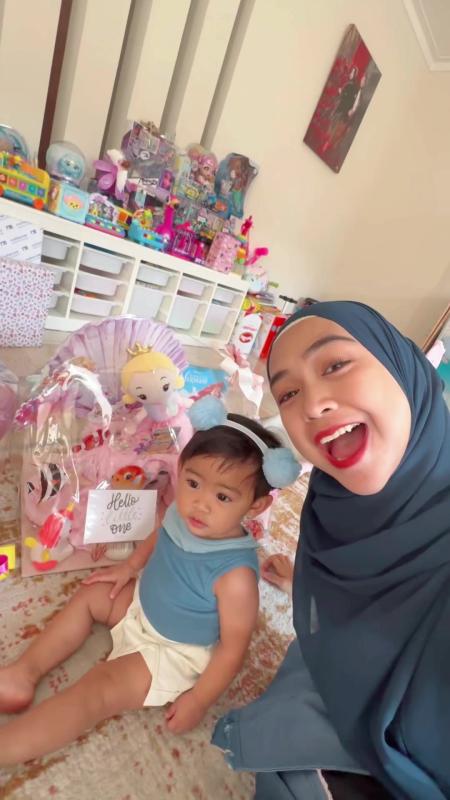TikTok video by @riaricis using the sound Very cute melody by marimba tone(39813)