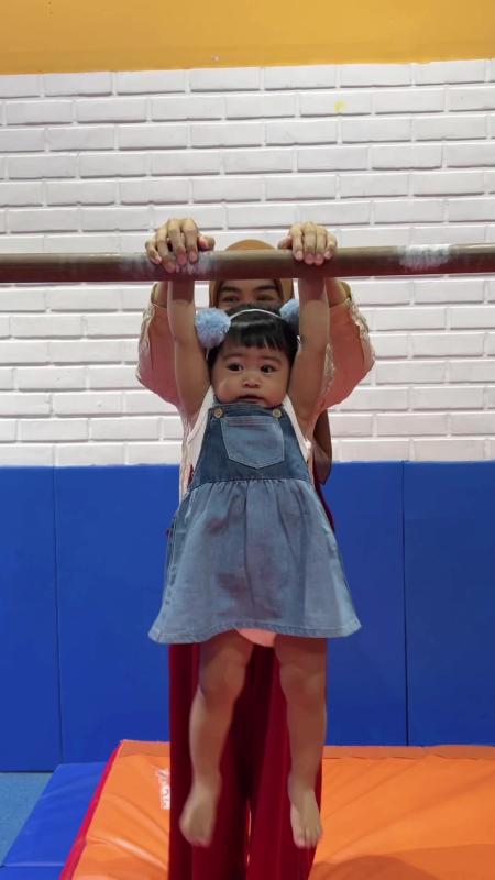 TikTok video by @riaricis using the sound Very cute melody by marimba tone(39813)