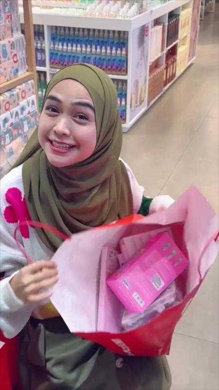 TikTok video by @riaricis using the sound Very cute melody by marimba tone(39813)