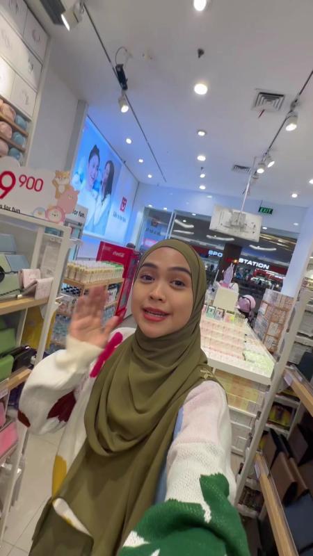 TikTok video by @riaricis using the sound Very cute melody by marimba tone(39813)