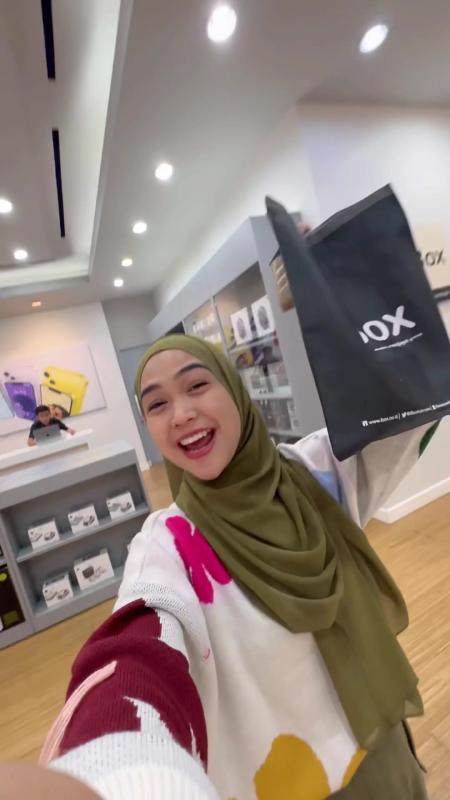 TikTok video by @riaricis using the sound Very cute melody by marimba tone(39813)