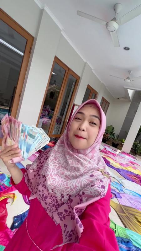 TikTok video by @riaricis using the sound Very cute melody by marimba tone(39813)