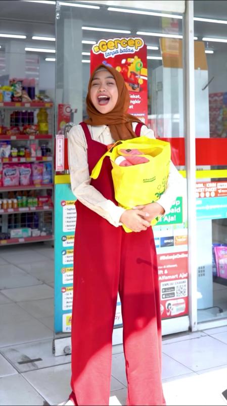 TikTok video by @riaricis using the sound Very cute melody by marimba tone(39813)