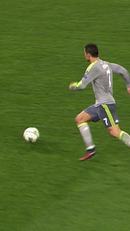 TikTok video by @championsleague using the sound Solas