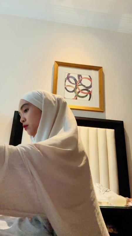 Video de TikTok de @riaricis con el sonido Funny and Unusual Scene of 3 Minutes