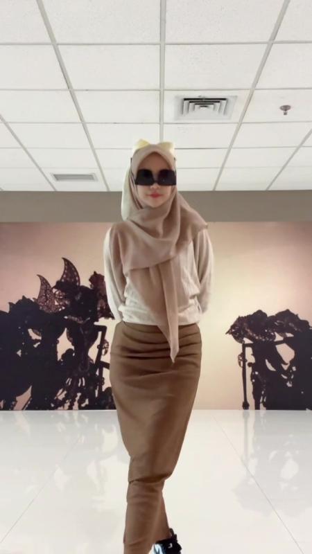 TikTok video by @riaricis using the sound Forever Young
