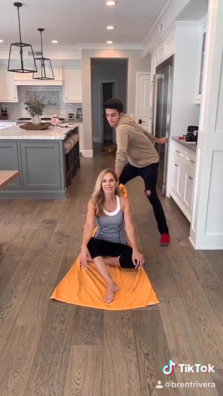 TikTok-Video von @brentrivera mit dem Sound SLOW DANCING IN THE DARK