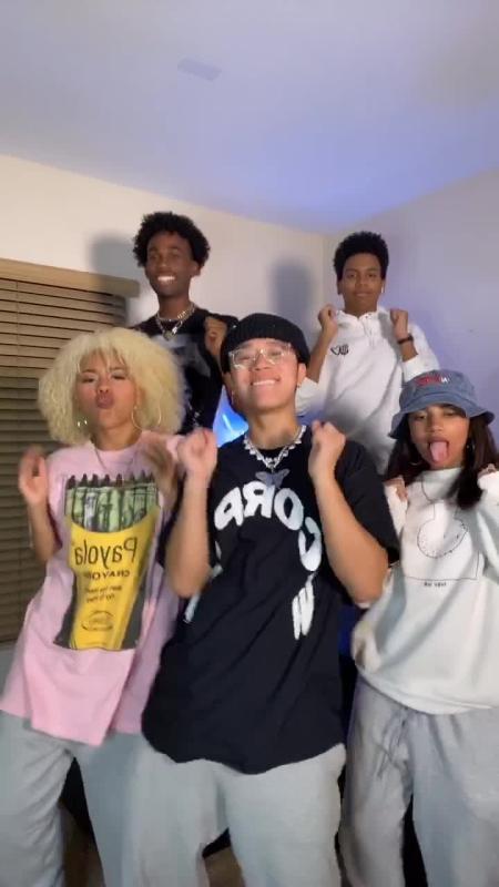 Video de TikTok de @justmaiko con el sonido Flatbed Freestyle - Playboi Carti
