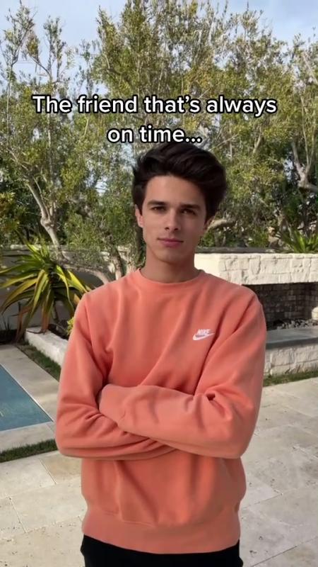 Video de TikTok de @brentrivera con el sonido Моя голова винтом