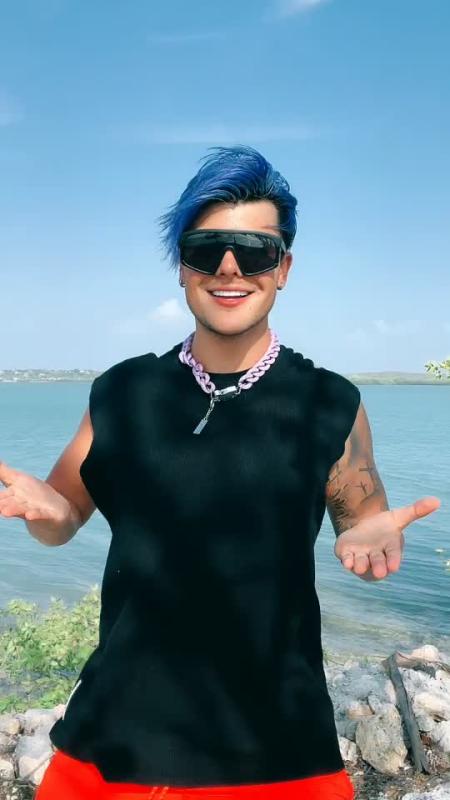 TikTok video by @carlosferiag using the sound La Mamá de la Mamá (feat. El Cherry Scom)