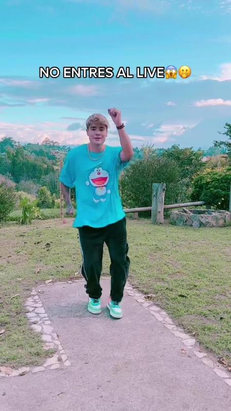 TikTok video by @carlosferiag using the sound El Avioncito