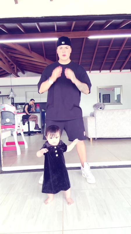 TikTok video by @carlosferiag using the sound Lola