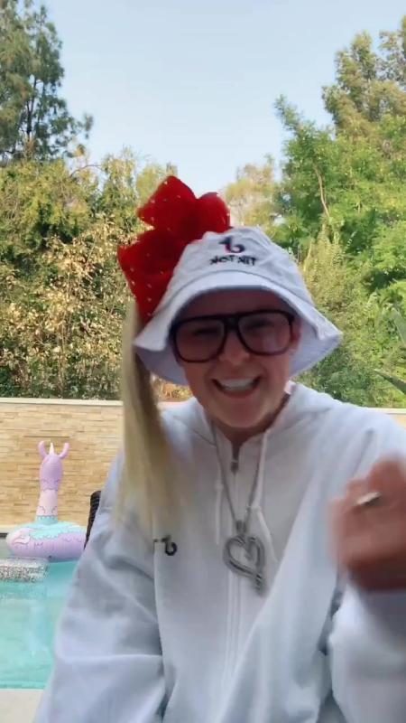 Video de TikTok de @itsjojosiwa con el sonido Ice Ice Baby