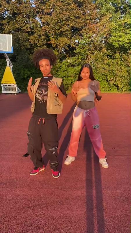 TikTok video by @noelgoescrazy using the sound Sexo Virtual