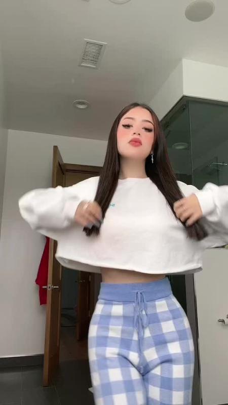 TikTok video by @katteyes using the sound Rompe