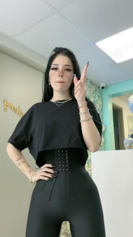 TikTok video by @katteyes using the sound 2 Hielos