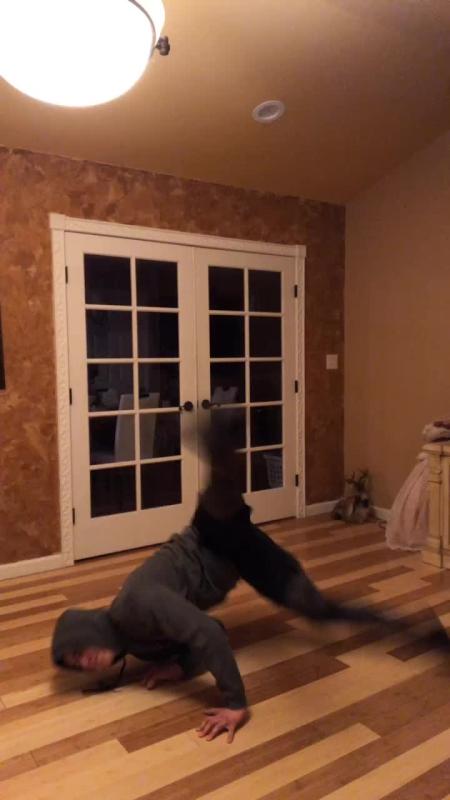 TikTok-Video von @joealbanese mit dem Sound SLOW DANCING IN THE DARK