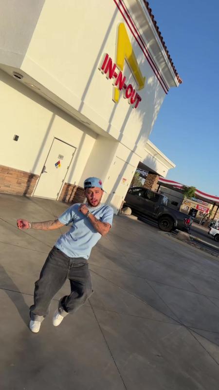 TikTok-Video von @elrodcontreras mit dem Sound Follow The Bass