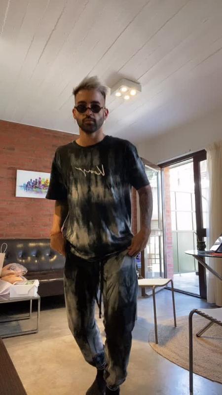 TikTok-Video von @emirabdulgani mit dem Sound Follow The Bass