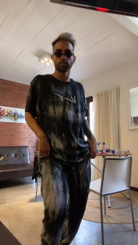 TikTok-Video von @emirabdulgani mit dem Sound Follow The Bass