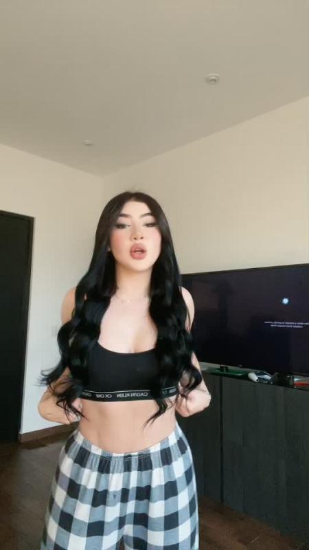 TikTok video by @montpantoja using the sound Prende la Cámara RMX
