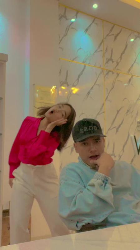 Video de TikTok de @fujiiian con el sonido Wait A Minute! (Duckhead Edit)