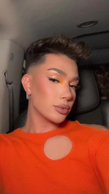 Video de TikTok de @jamescharles con el sonido Me Porto Bonito