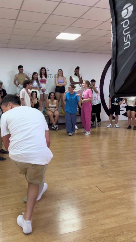 TikTok-Video von @emirabdulgani mit dem Sound Muñecas
