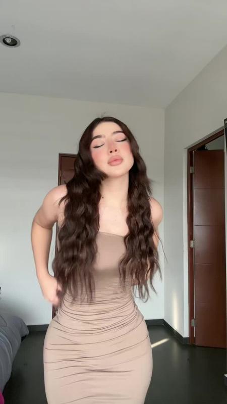 TikTok video by @montpantoja using the sound Pasarela