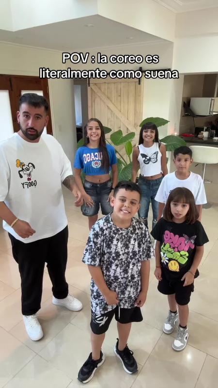 TikTok video by @emirabdulgani using the sound Una Foto Remix - Emilia