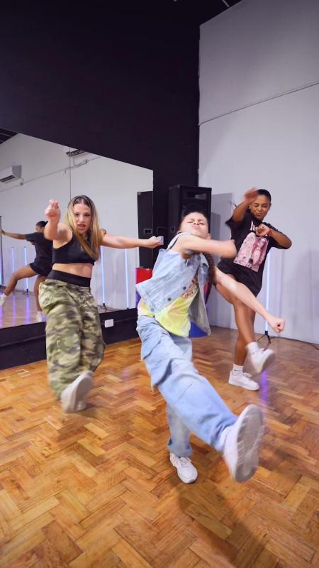 TikTok video by @emirabdulgani using the sound Una Foto Remix - Emilia