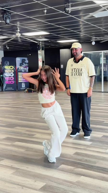TikTok-Video von @emirabdulgani mit dem Sound SHAKE IT TO THE MAX (FLY) [REMIX]