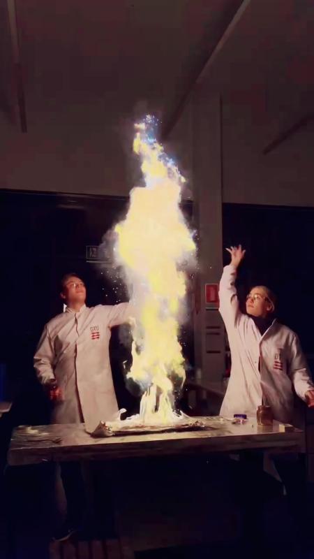 Video de TikTok de @dtuscienceshow con el sonido Unholy