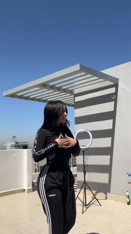 TikTok video by @its.michhh using the sound ULTRA SOLO (Solo y coronao ¿De qué sirve? Si no estás a mi lao' Por ti paso el día conectau, pendiente al cel, pendiente a ti, pendiente si subes una story)
