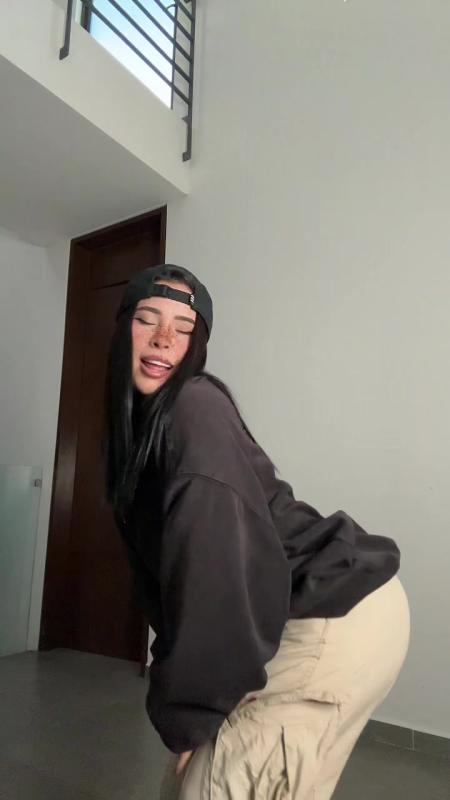 TikTok video by @its.michhh using the sound Pasarela