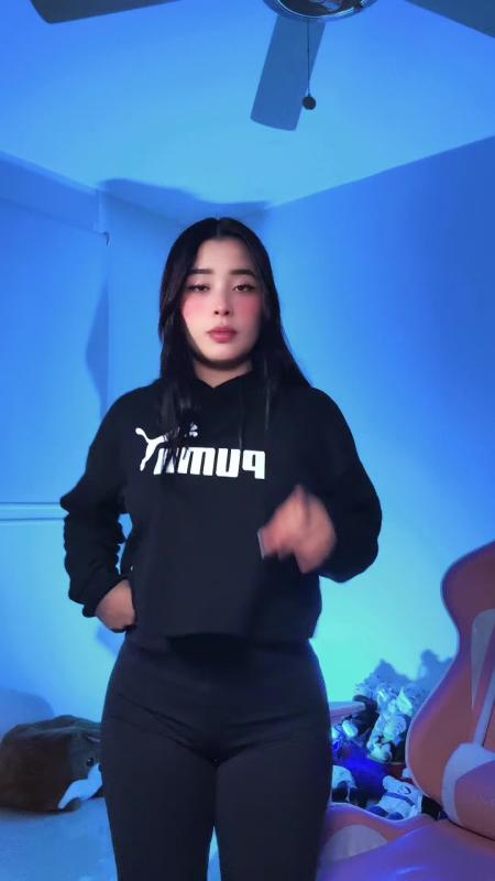 TikTok video by @its.michhh using the sound Si Las Gatas Se Amotinan