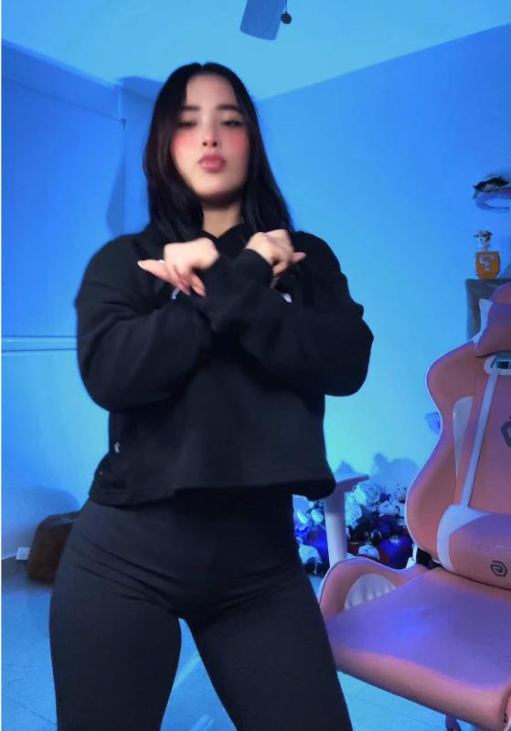 TikTok video by @its.michhh using the sound Bonde das Oncinhas