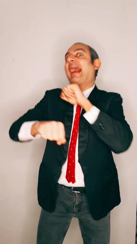 TikTok-Video von @arnaldomangini mit dem Sound Love Not War (The Tampa Beat)
