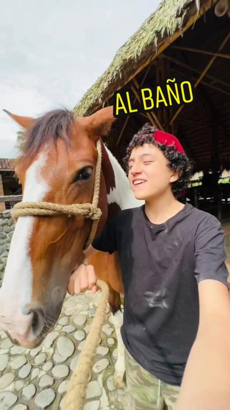 Video de TikTok de @lagranjadelborrego con el sonido Me Porto Bonito